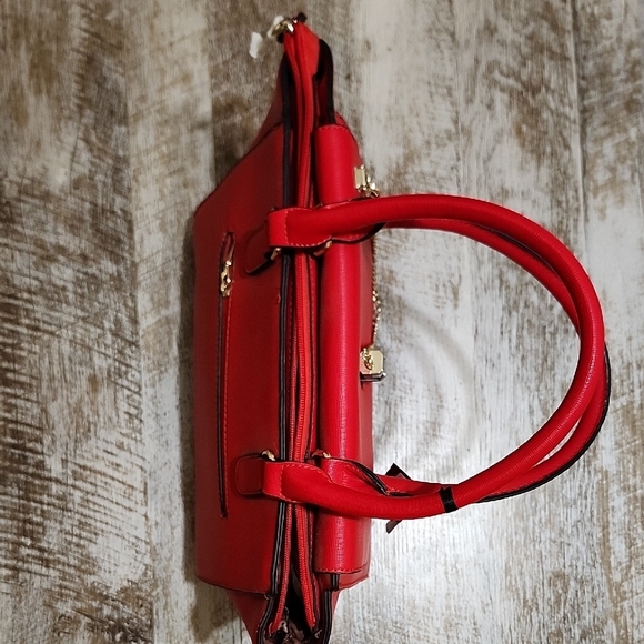 Chic Red Handbag with Gold Accents - Picture 7 of 13